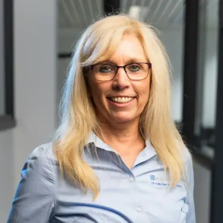 Martina Hovermann vom Team Esposito IT – Ansprechpartnerin für Organisation und Kundenbetreuung